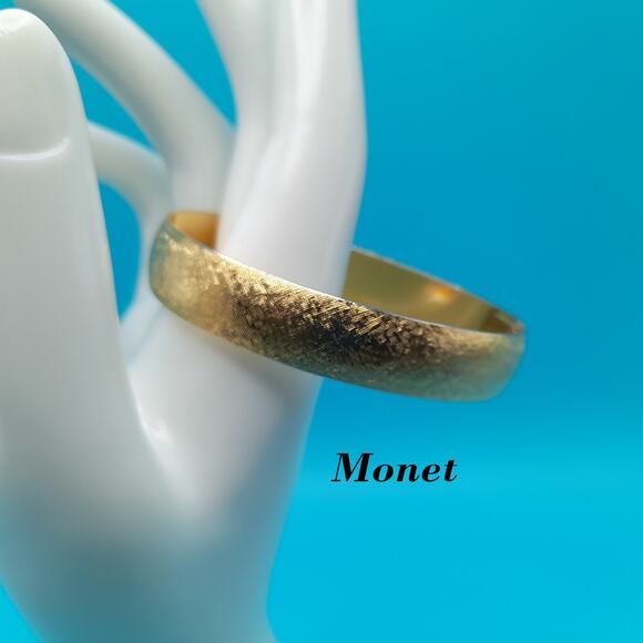 Vintage Signed Monet Gold Plated Hinged Bracelet, Classic Bangle, 6.5 Inches - Picture 2 of 11